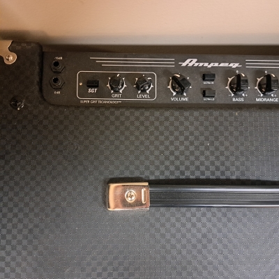 Store Special Product - Ampeg Rocket Bass RB210